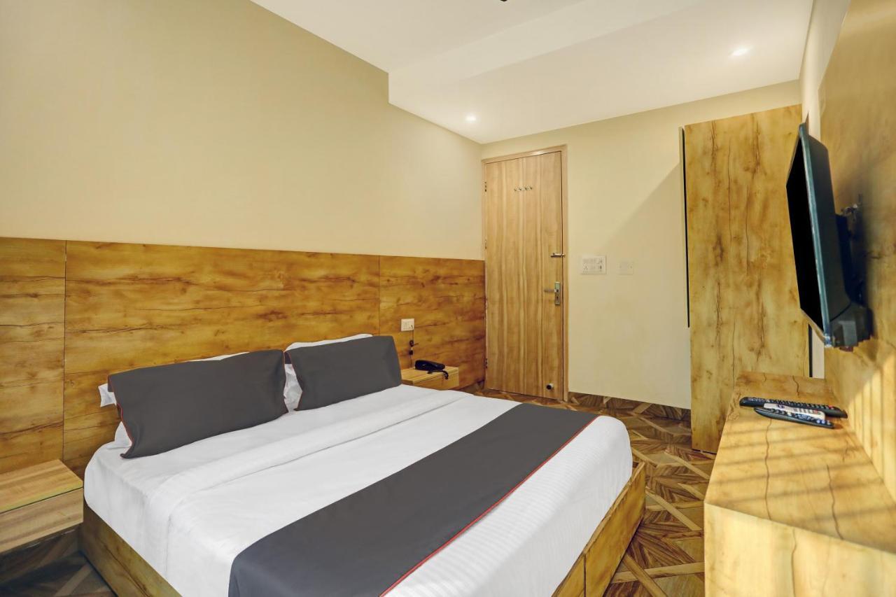 Hotel Oyo 81641 Collection O Hotel A1 Residency 3*