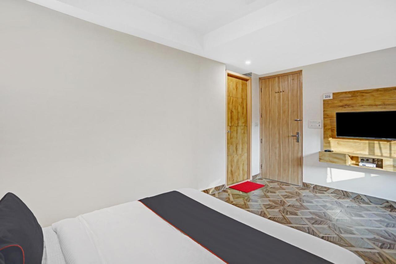 Hotel Oyo 81641 Collection O Hotel A1 Residency New Delhi